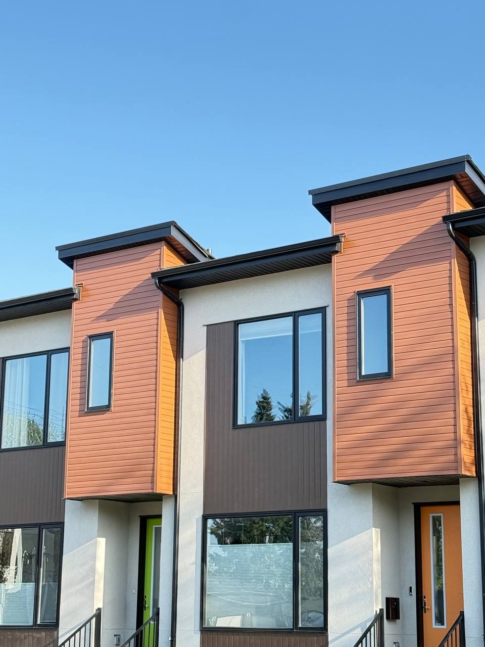 https://familysiding.com/wp-content/uploads/2024/04/i-underroof.com-lux-panel-photo-2025-07-06-01-00-45.jpg
